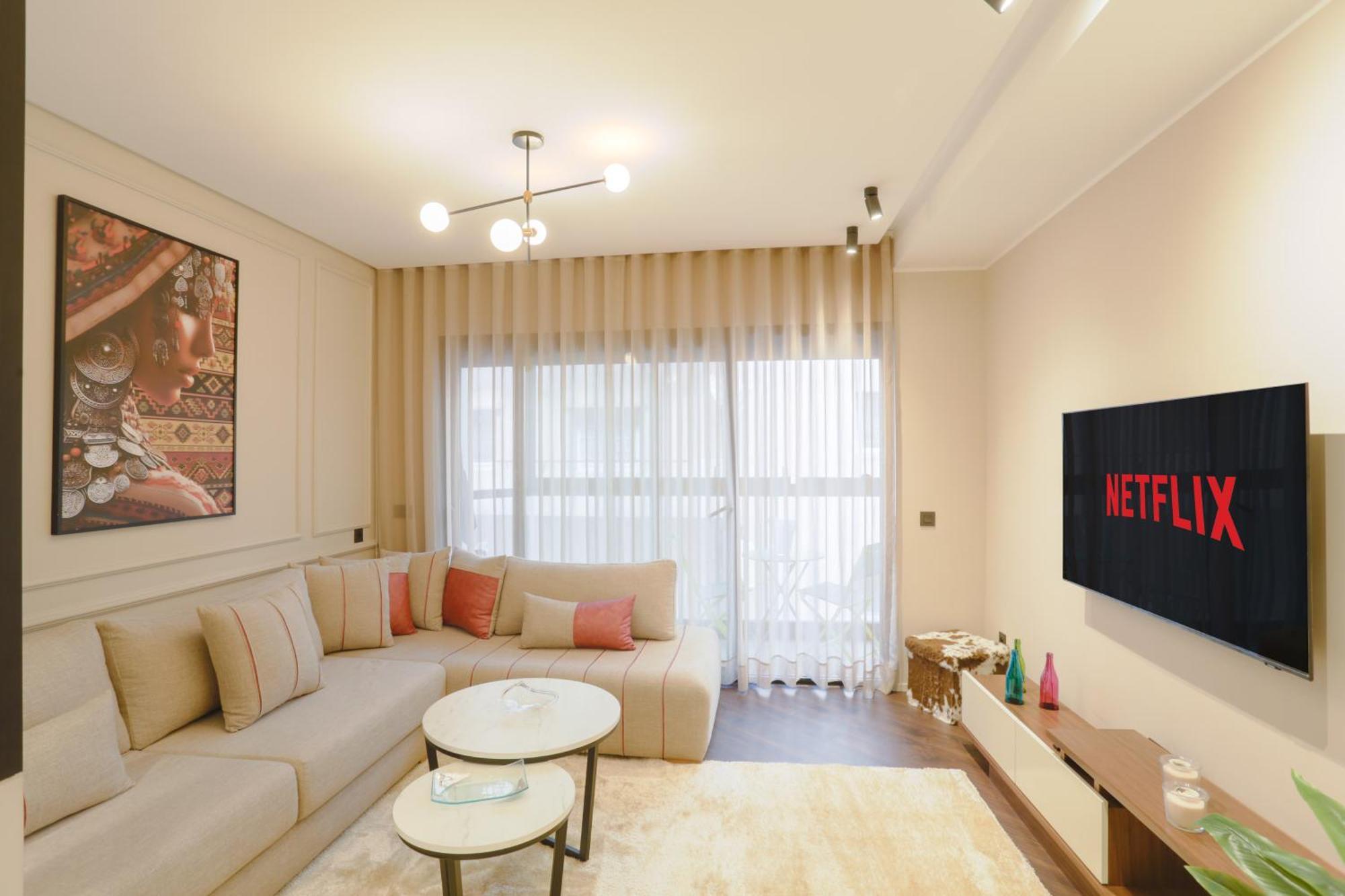Jade Apartment *